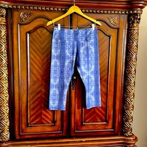 Scorpio Sol Blue Tie-Dye Women’s Capri Leggings